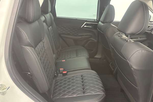 2022 Mitsubishi Outlander PHEV Exceed ZM
