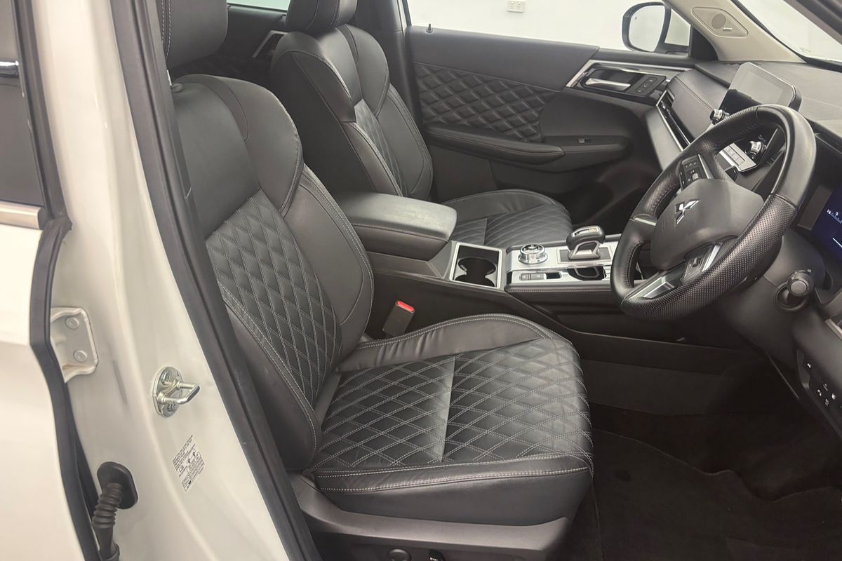 2022 Mitsubishi Outlander PHEV Exceed ZM