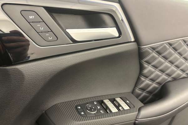 2022 Mitsubishi Outlander PHEV Exceed ZM