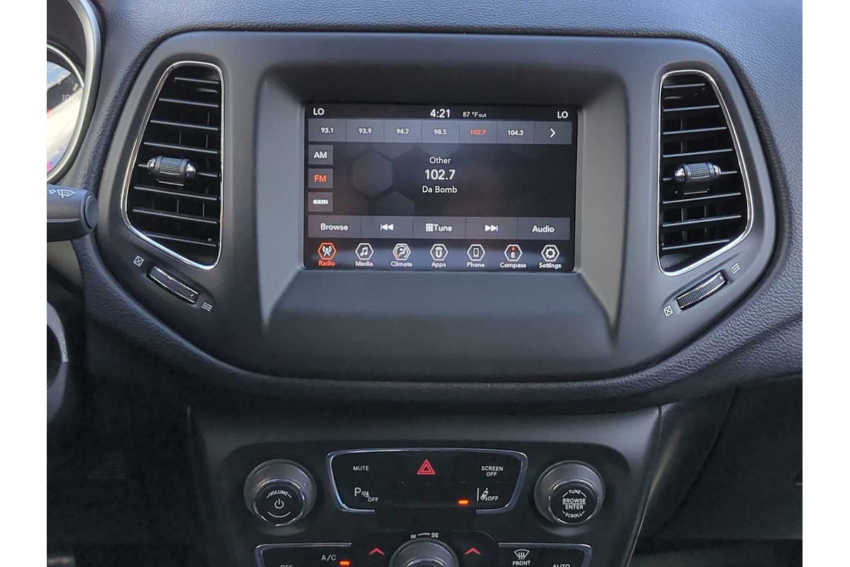 2020 Jeep Compass Latitude w/Sun/Safety Pkg