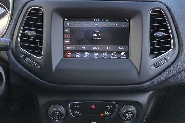 2020 Jeep Compass Latitude w/Sun/Safety Pkg