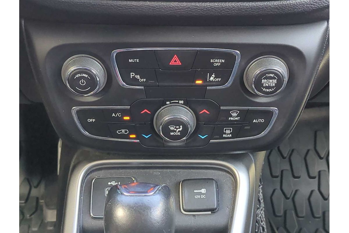 2020 Jeep Compass Latitude w/Sun/Safety Pkg