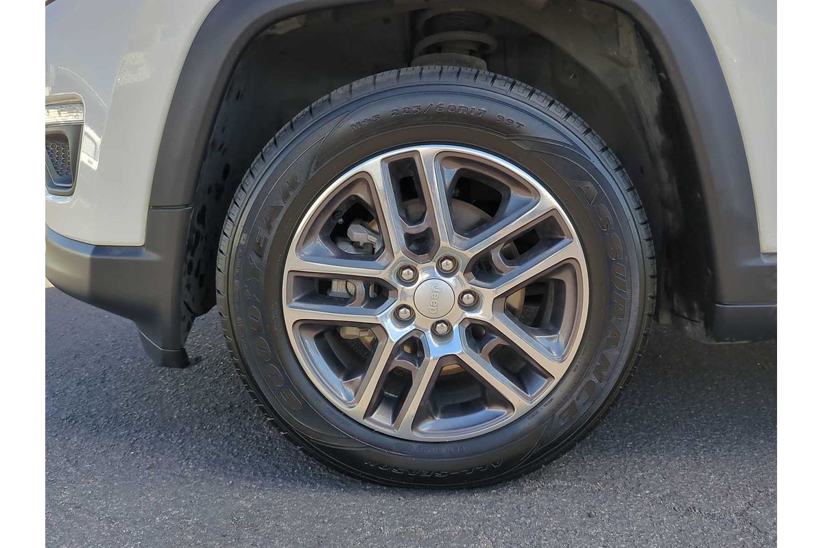 2020 Jeep Compass Latitude w/Sun/Safety Pkg