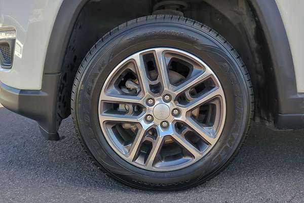 2020 Jeep Compass Latitude w/Sun/Safety Pkg