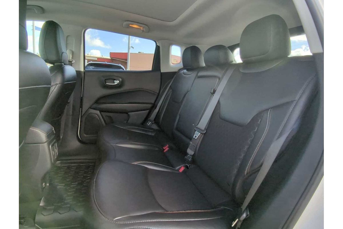 2020 Jeep Compass Latitude w/Sun/Safety Pkg