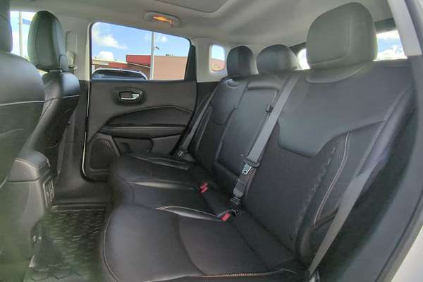 2020 Jeep Compass Latitude w/Sun/Safety Pkg