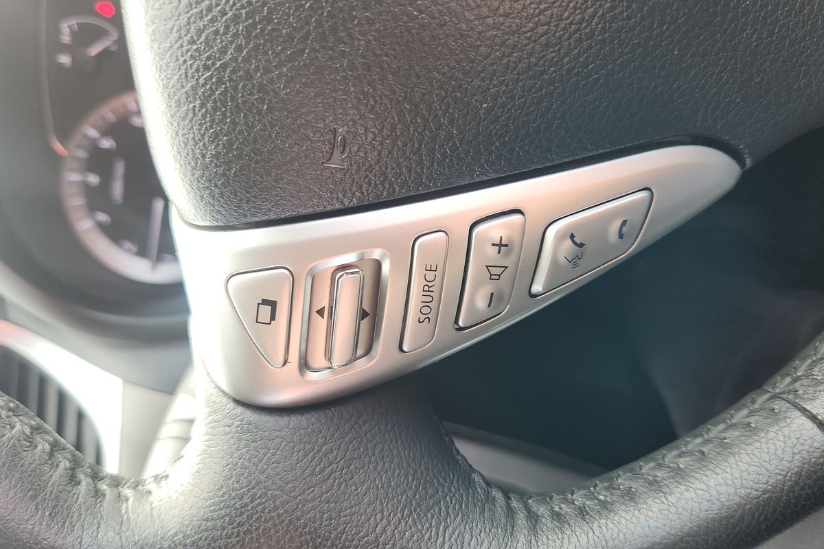 2013 Nissan Pulsar ST-L B17