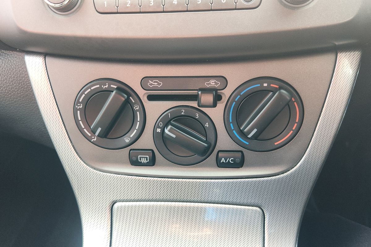 2013 Nissan Pulsar ST-L B17