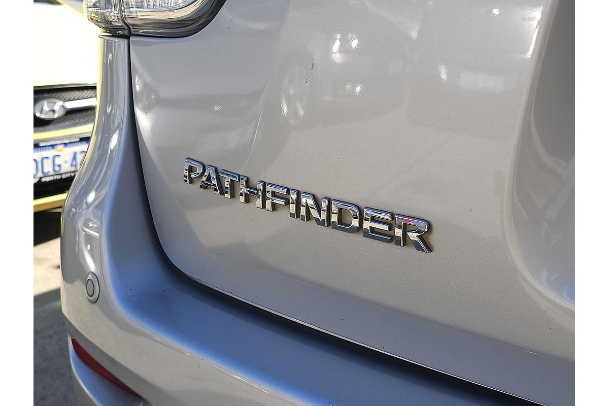 2015 Nissan Pathfinder ST R52