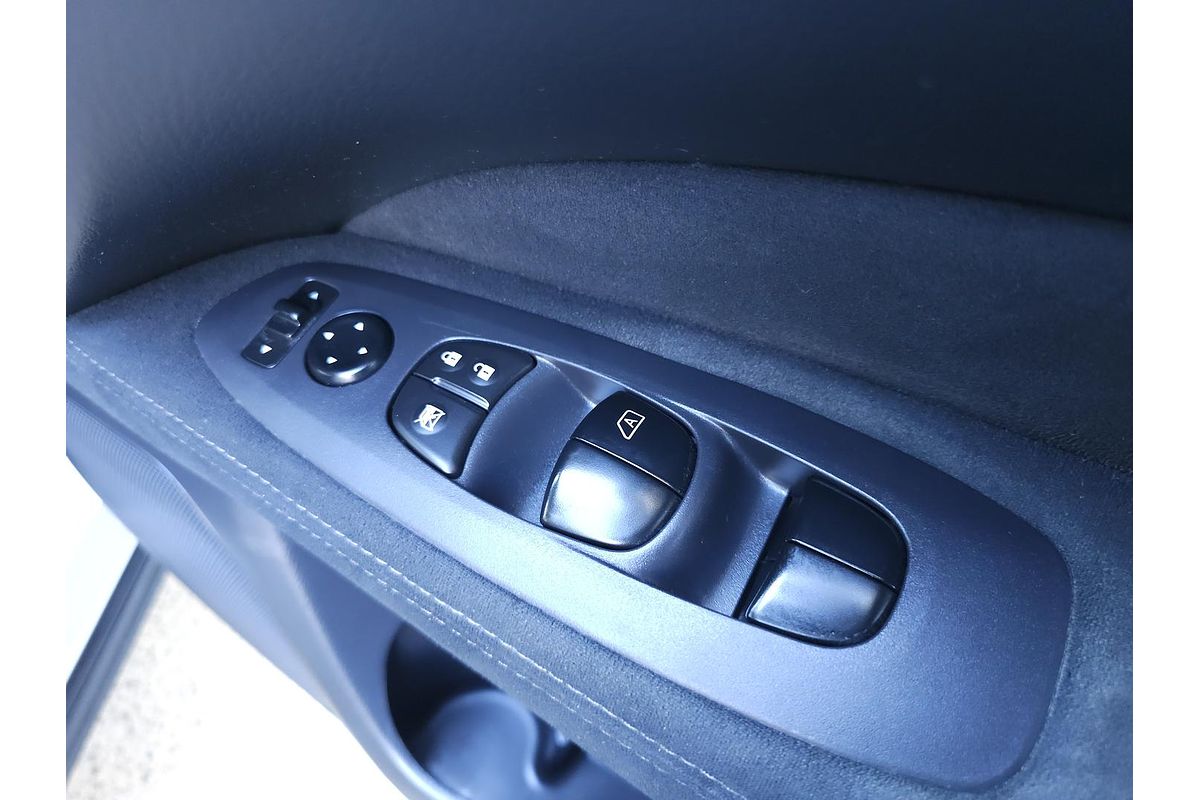 2015 Nissan Pathfinder ST R52