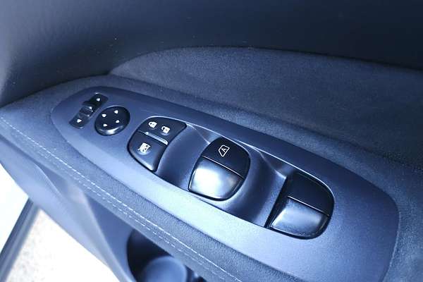 2015 Nissan Pathfinder ST R52