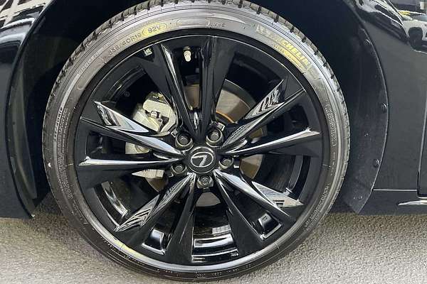 2025 Lexus ES F SPORT Design