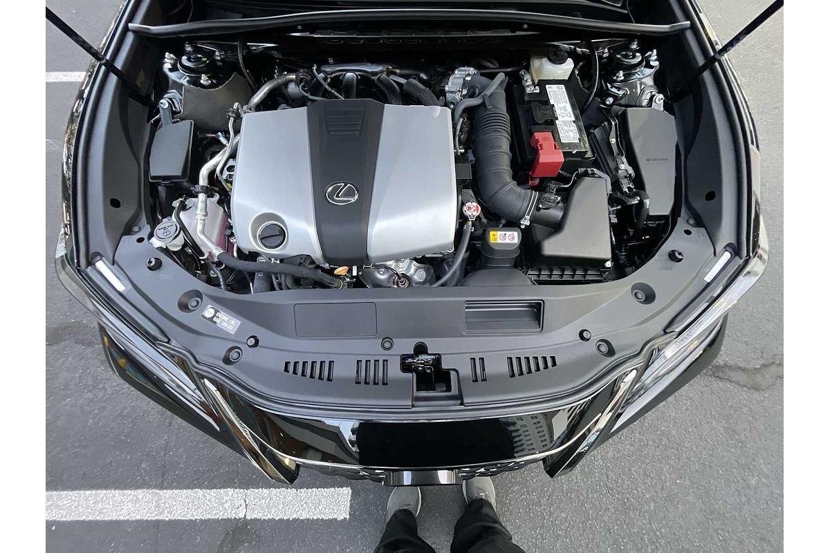 2025 Lexus ES F SPORT Design