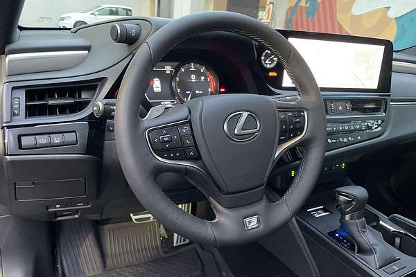 2025 Lexus ES F SPORT Design