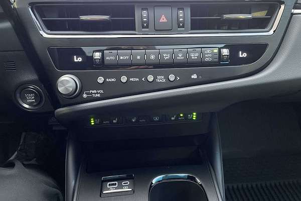 2025 Lexus ES F SPORT Design