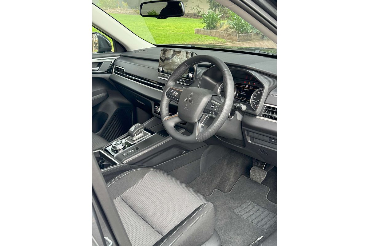 2022 Mitsubishi Outlander LS ZM