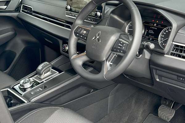 2022 Mitsubishi Outlander LS ZM