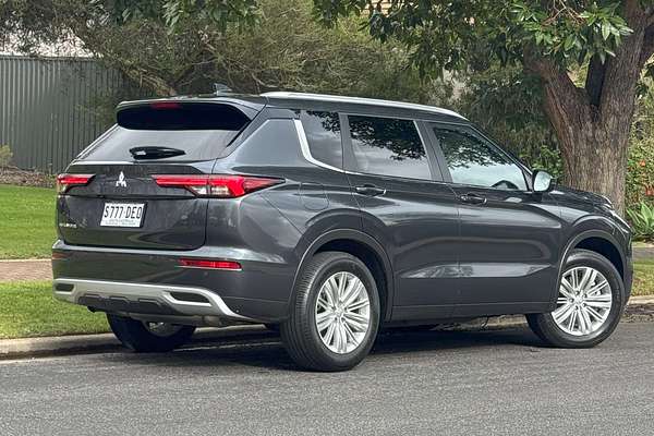 2022 Mitsubishi Outlander LS ZM