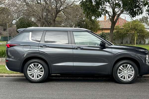 2022 Mitsubishi Outlander LS ZM