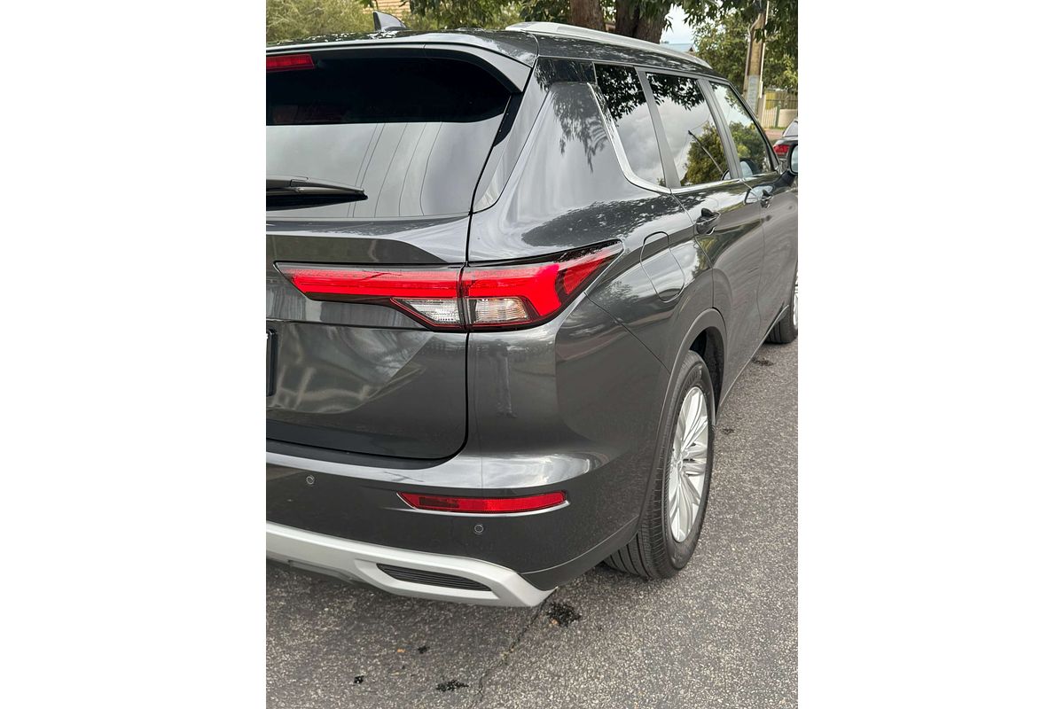 2022 Mitsubishi Outlander LS ZM