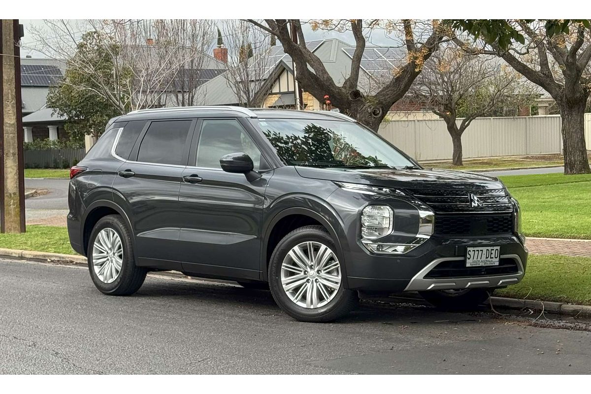 2022 Mitsubishi Outlander LS ZM