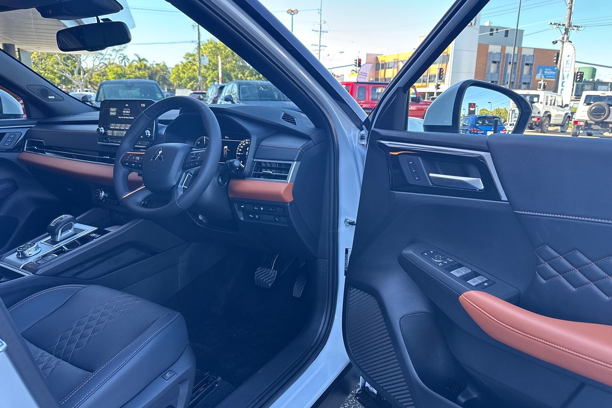 2024 Mitsubishi Outlander PHEV Exceed Tourer ZM