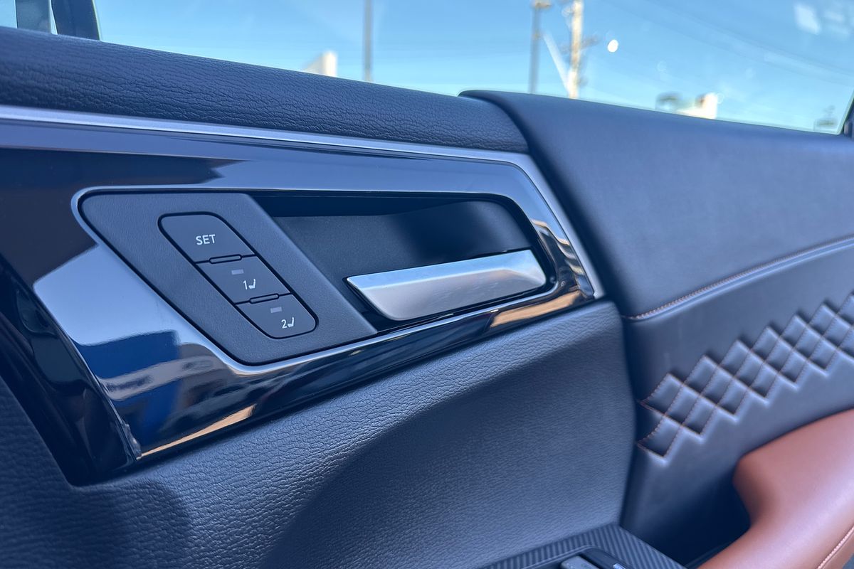 2024 Mitsubishi Outlander PHEV Exceed Tourer ZM