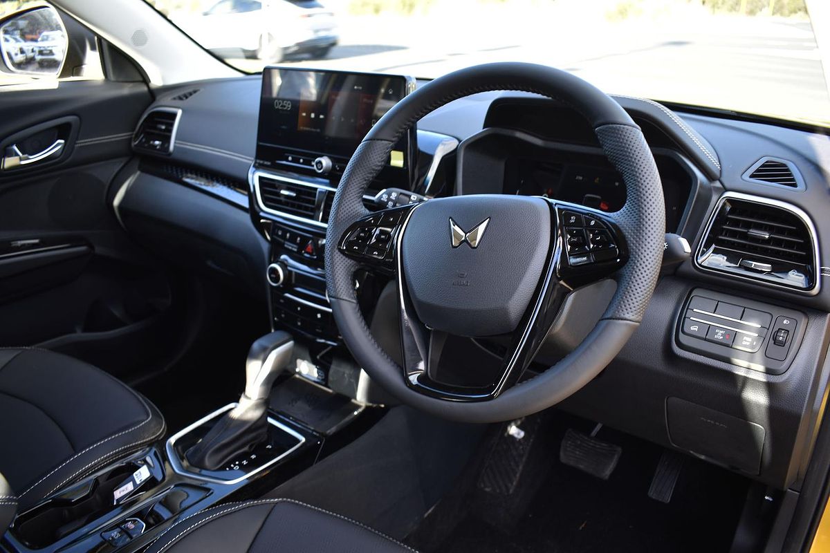 2025 Mahindra XUV3XO AX7L
