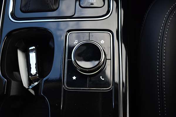 2025 Mahindra XUV700 AX7L