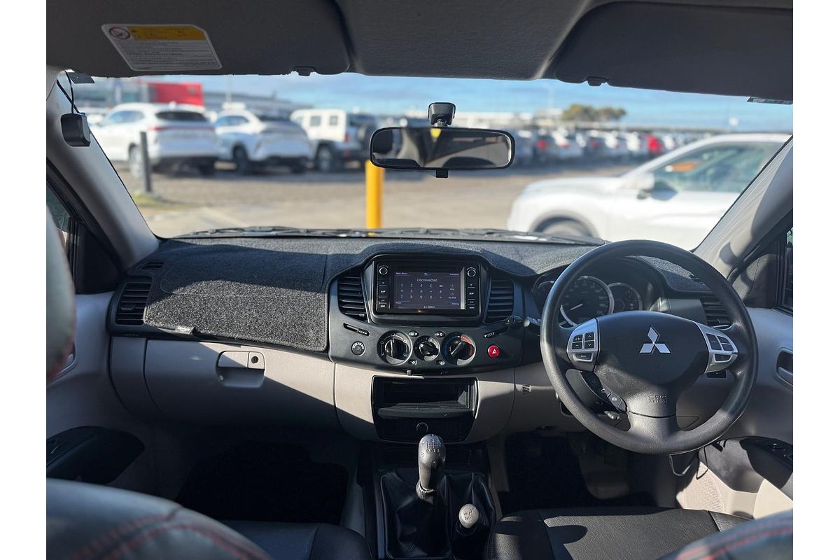 2015 Mitsubishi Triton GLX MN 4X4