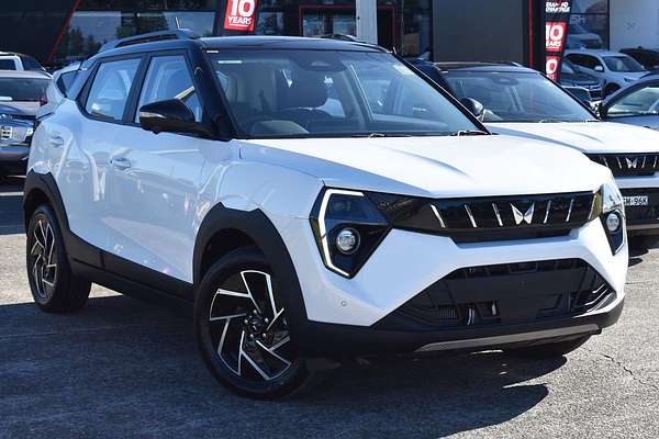 2025 Mahindra XUV3XO AX7L