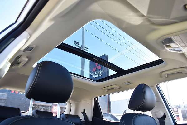 2025 Mahindra XUV3XO AX7L