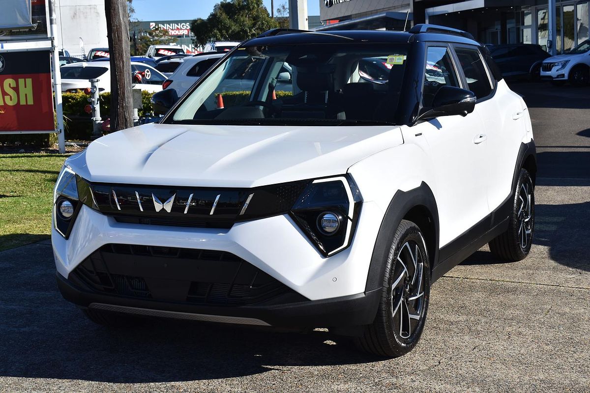2025 Mahindra XUV3XO AX7L