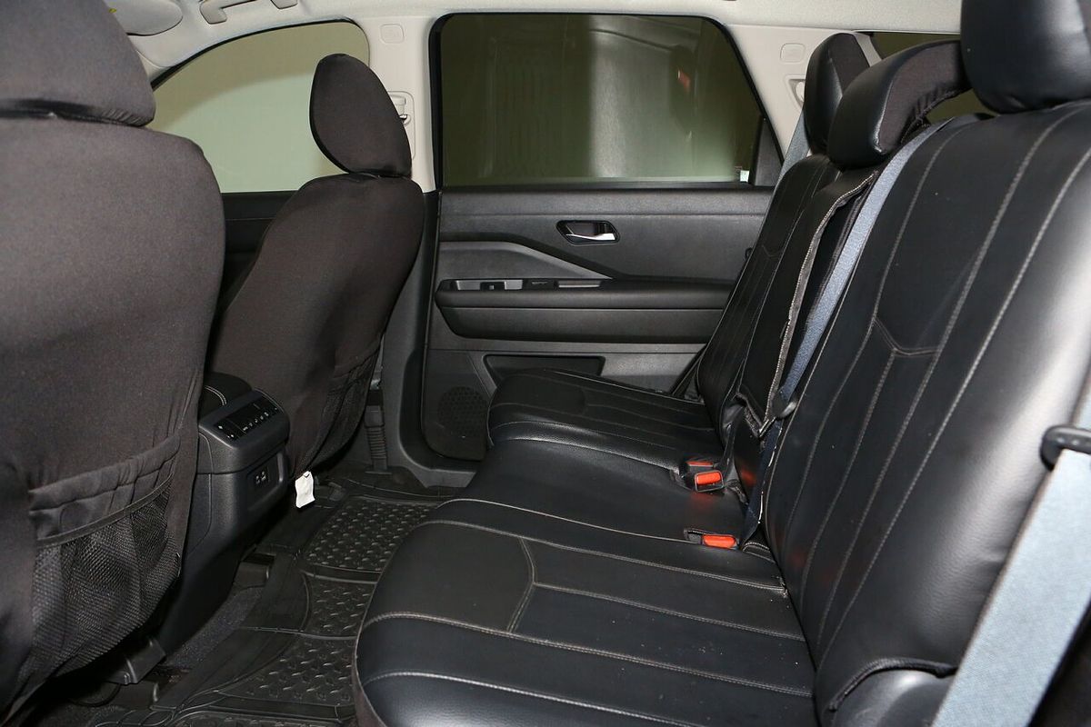 2022 Nissan Pathfinder ST-L R53