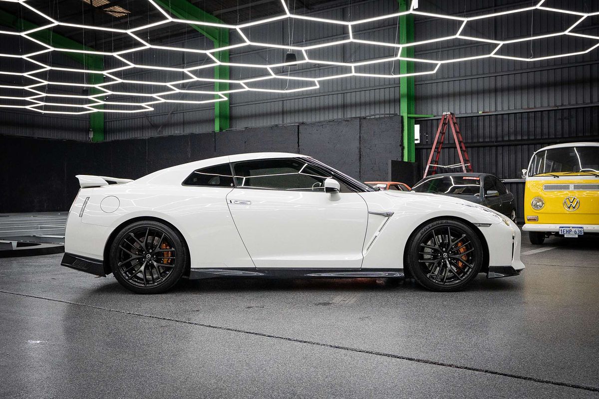 2016 Nissan GT-R Premium R35