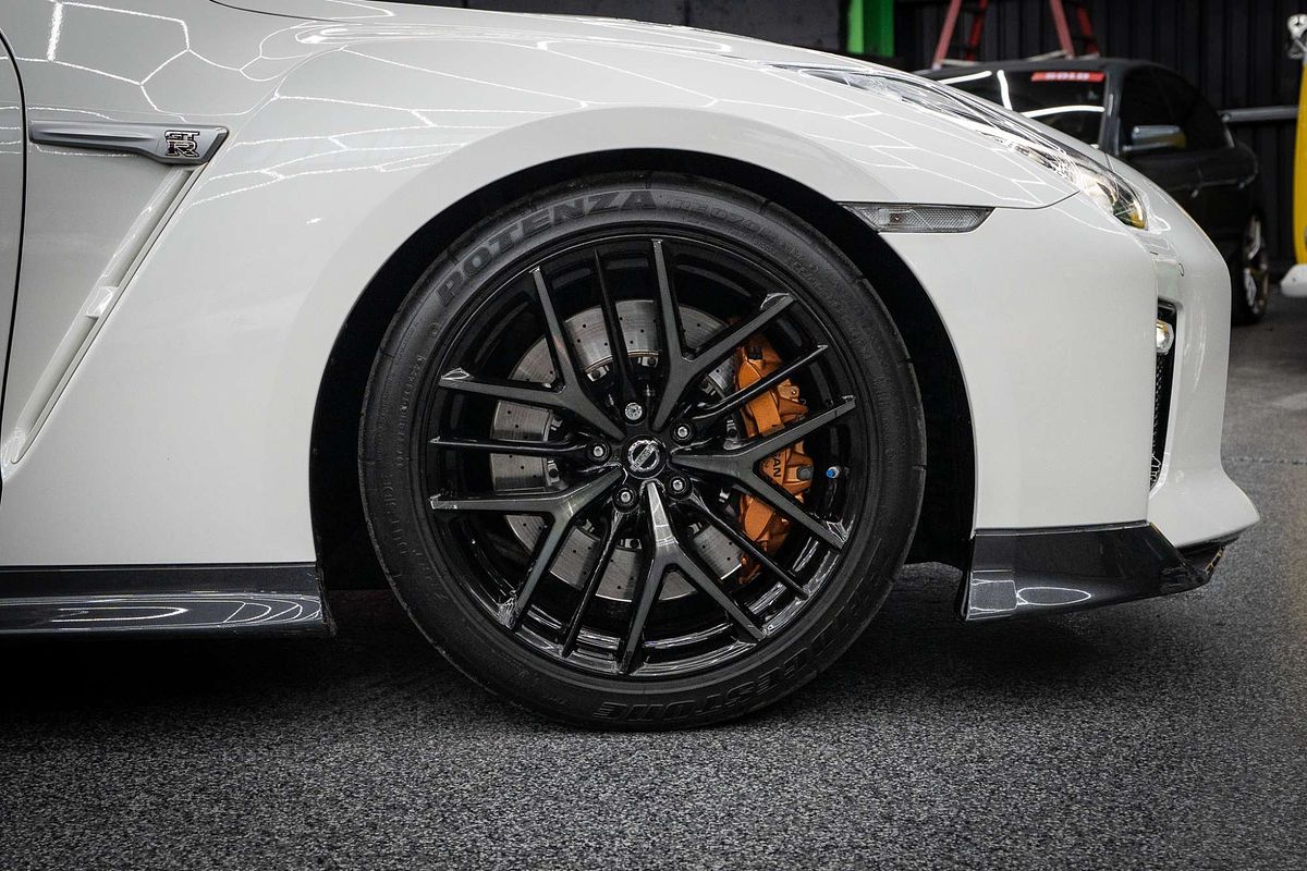 2016 Nissan GT-R Premium R35