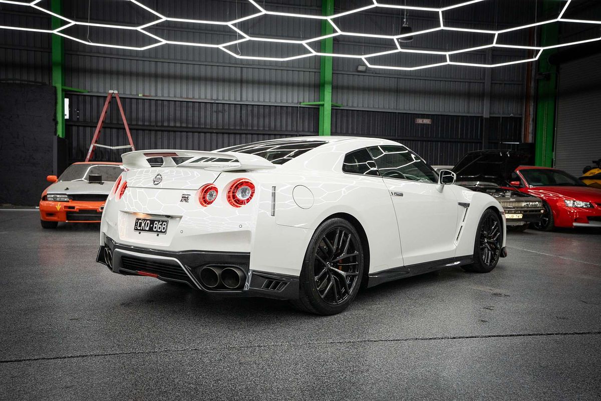 2016 Nissan GT-R Premium R35