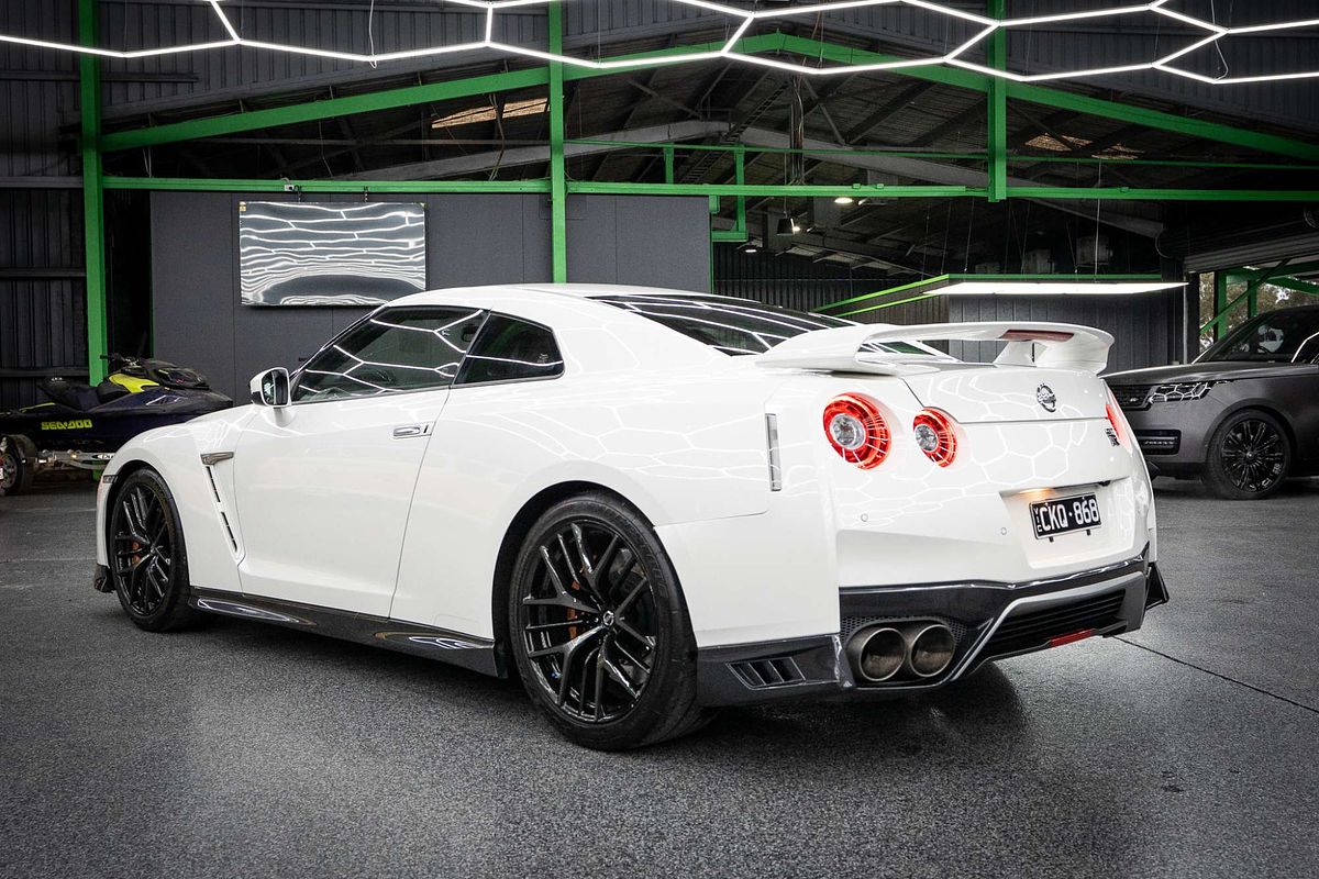 2016 Nissan GT-R Premium R35