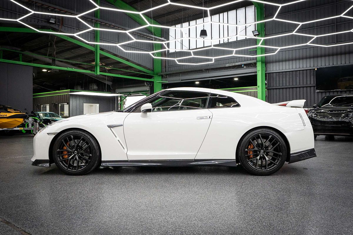2016 Nissan GT-R Premium R35