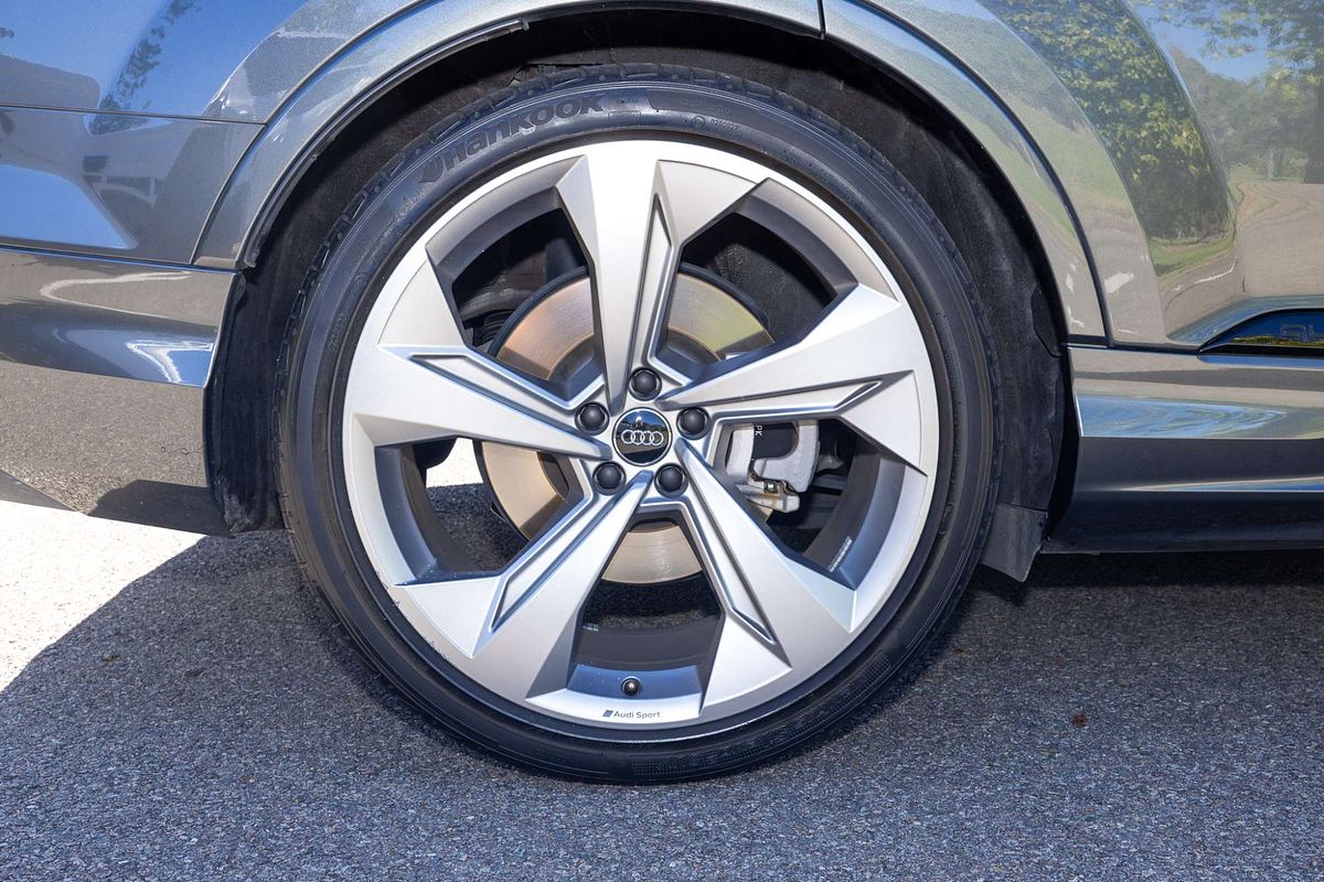 2020 Audi Q7 50 TDI S line 4M