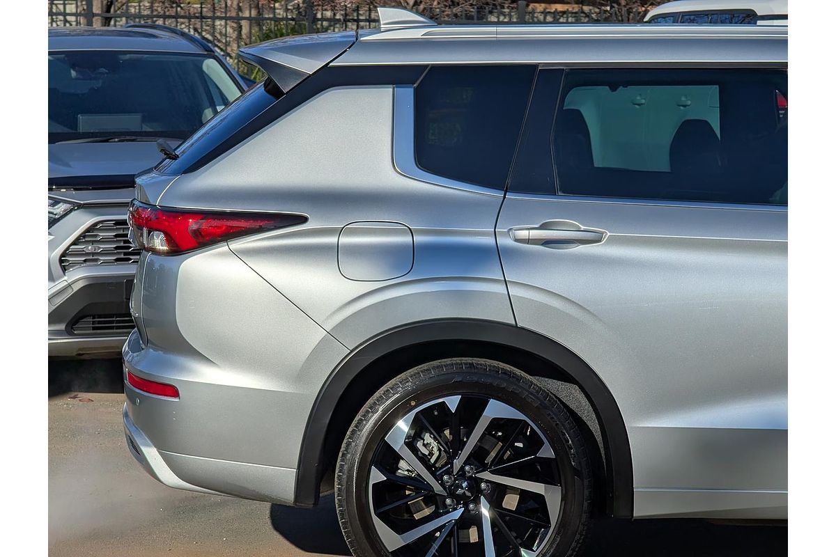2022 Mitsubishi OUTLANDER OUTLANDER EXCEED 7 SEAT (AWD) ZM4E46