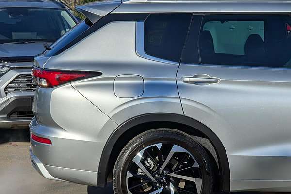 2022 Mitsubishi OUTLANDER OUTLANDER EXCEED 7 SEAT (AWD) ZM4E46
