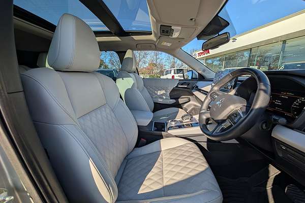 2022 Mitsubishi OUTLANDER OUTLANDER EXCEED 7 SEAT (AWD) ZM4E46