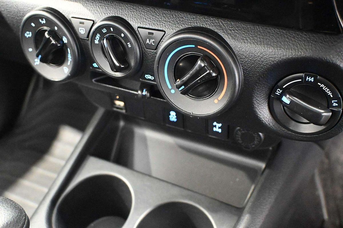 2018 Toyota Hilux SR GUN126R 4X4