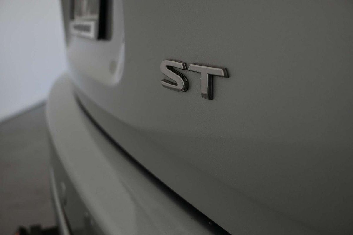 2016 Nissan Pathfinder ST R52