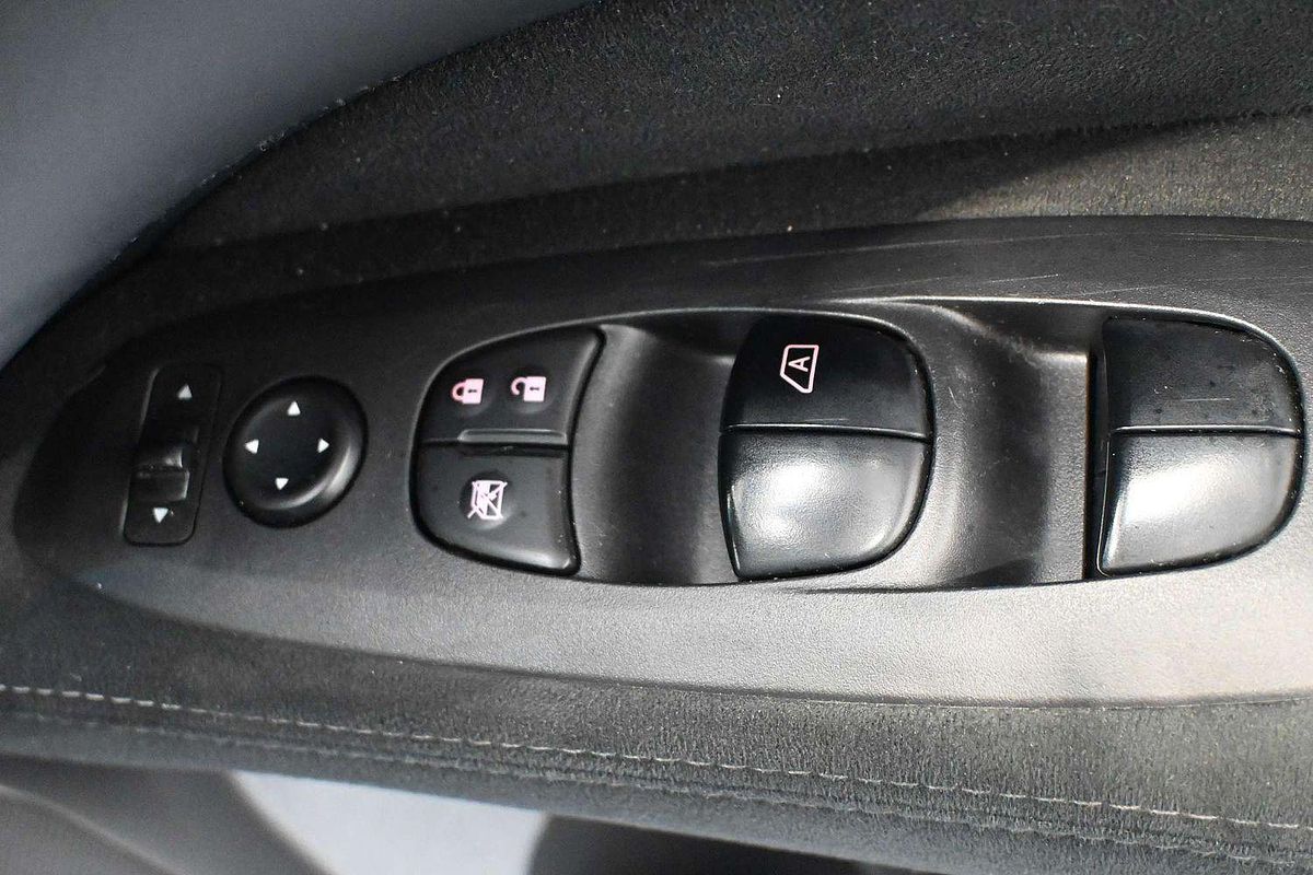2016 Nissan Pathfinder ST R52