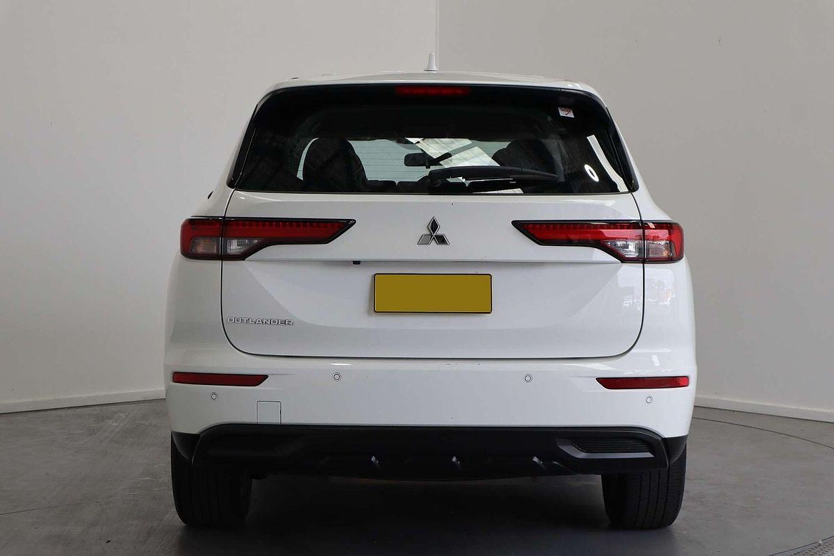 2023 Mitsubishi Outlander ES ZM