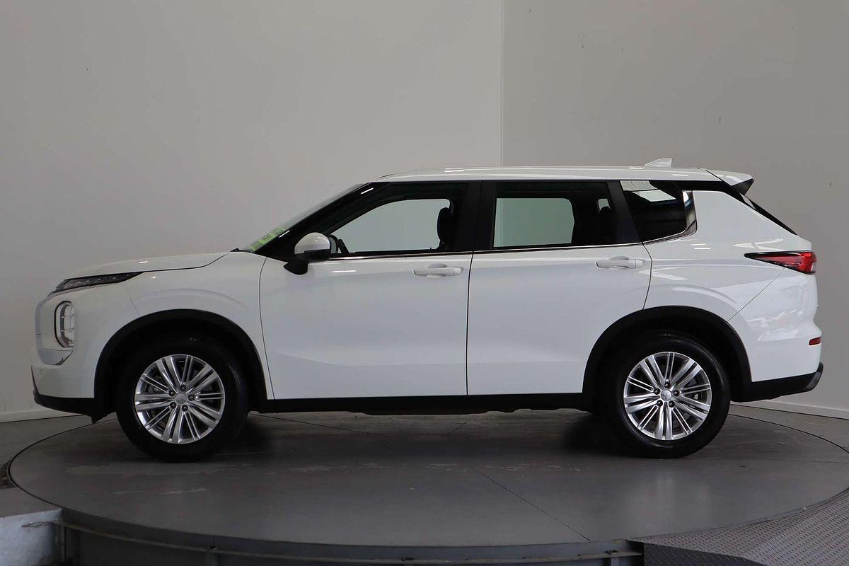2023 Mitsubishi Outlander ES ZM