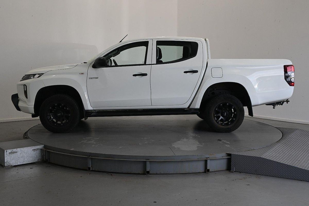 2021 Mitsubishi Triton GLX MR 4X4