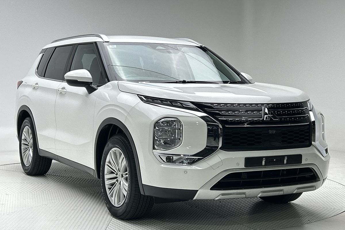 2024 Mitsubishi Outlander LS ZM